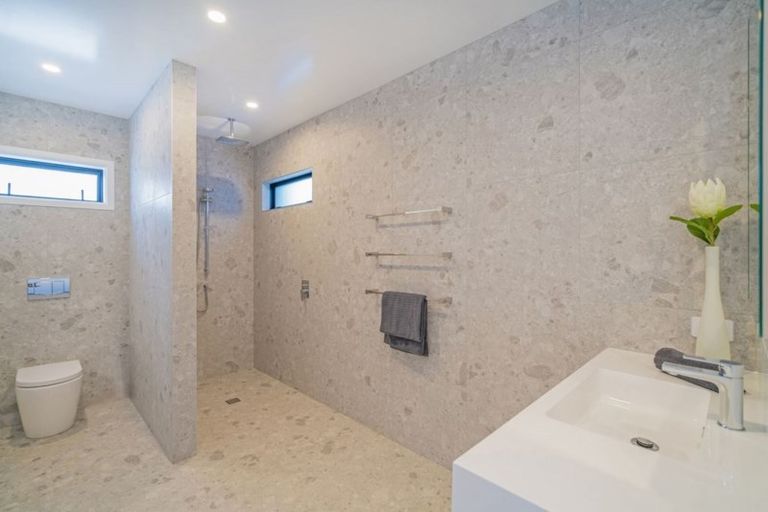 Photo of property in 14 Lady Jocelyn Place, Whitianga, 3510