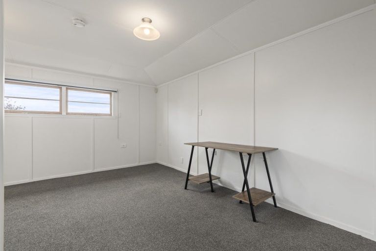 Photo of property in 5 Featherston Street, Takaro, Palmerston North, 4412