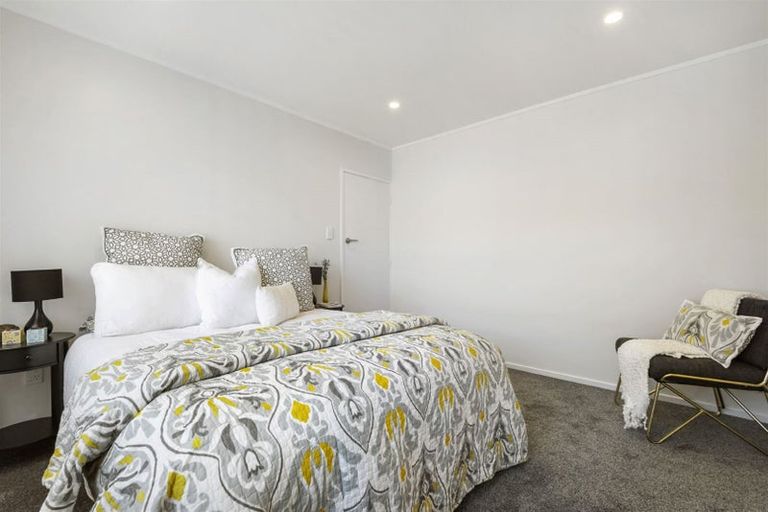 Photo of property in 1/12 Keldale Place, Forrest Hill, Auckland, 0620