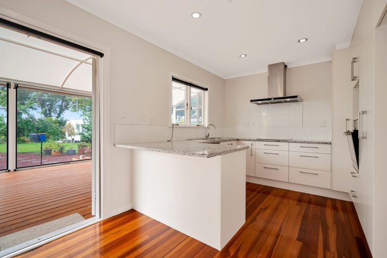 Photo of property in 78 Matipo Road, Te Atatu Peninsula, Auckland, 0610