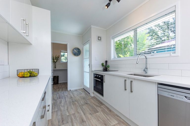 Photo of property in 133 Millbrook Road, Sunnyvale, Auckland, 0612