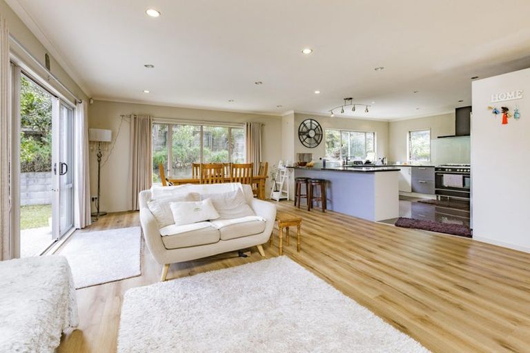 Photo of property in 50 Coachman Drive, Flat Bush, Auckland, 2016