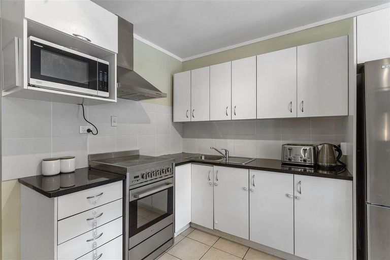 Photo of property in 2/21 Latham Avenue, Pakuranga, Auckland, 2010