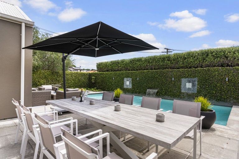 Photo of property in 2/51 Beach Road, Mellons Bay, Auckland, 2014