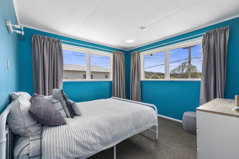 Photo of property in 1/167 Wainuiomata Road, Wainuiomata, Lower Hutt, 5014
