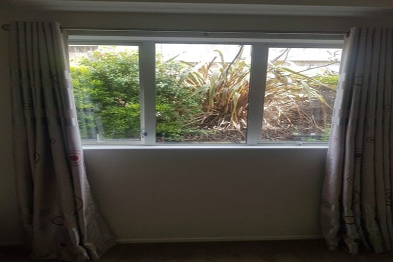Photo of property in 44 Corricvale Way, Northcross, Auckland, 0630