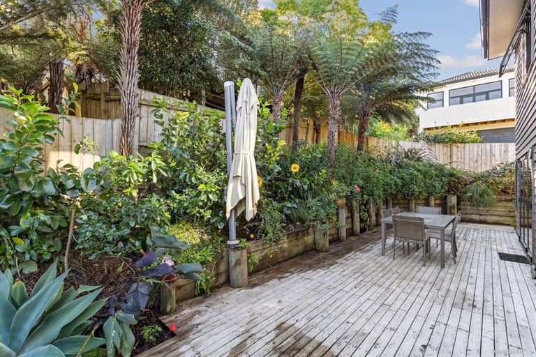 Photo of property in 21 Mariners View Road, Beach Haven, Auckland, 0626