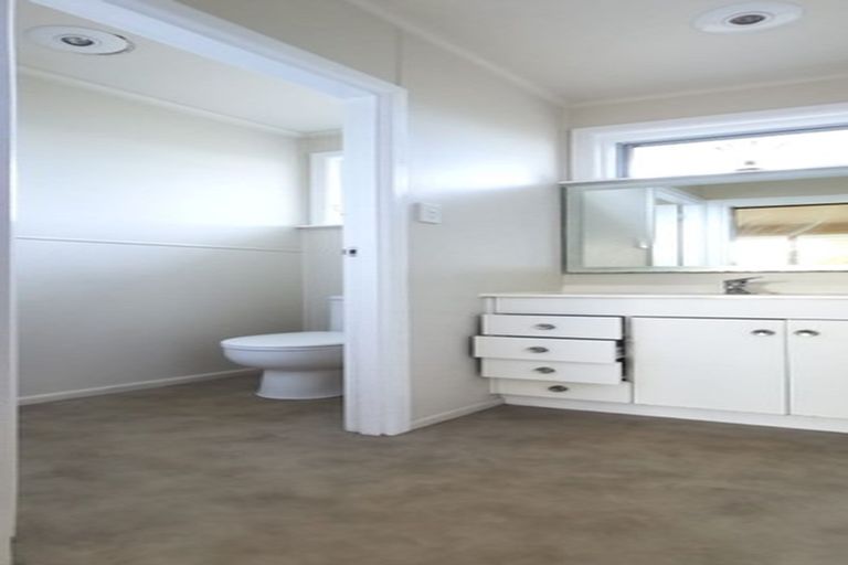 Photo of property in 14 Freyberg Place, Howick, Auckland, 2014