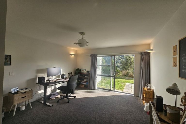 Photo of property in 32 View Road, Houghton Bay, Wellington, 6023