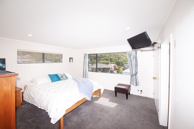 Photo of property in 6 Myers Grove, Churton Park, Wellington, 6037