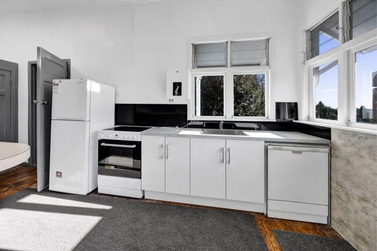 Photo of property in 98 Liardet Street, New Plymouth, 4310