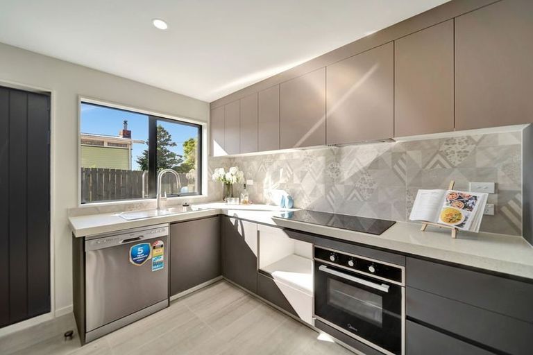 Photo of property in 12/106 Triangle Road, Massey, Auckland, 0614