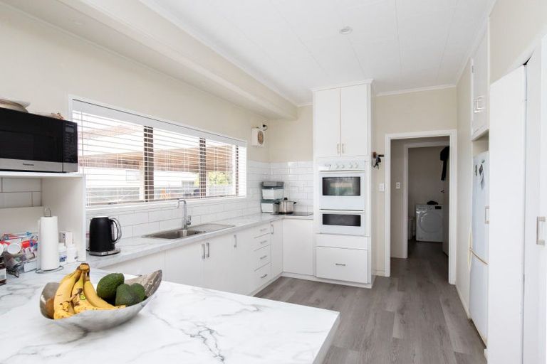 Photo of property in 2 Mcquarrie Place, Ngatea, 3503