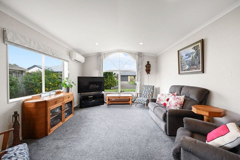Photo of property in 27 Northmeadow Drive, Rototuna, Hamilton, 3210