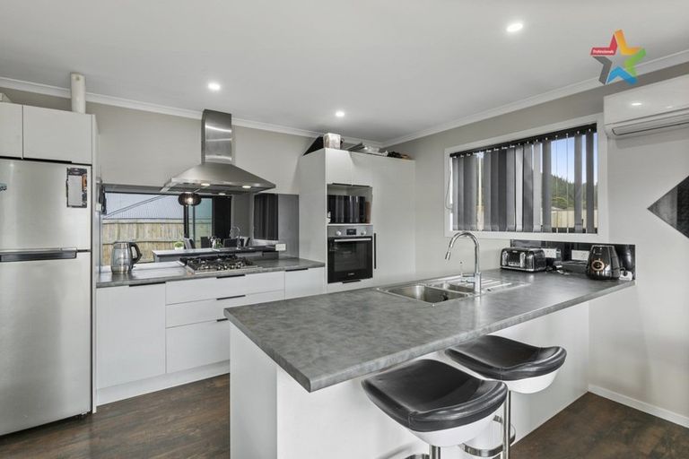 Photo of property in 10 Jack Vaughan Grove, Wainuiomata, Lower Hutt, 5014