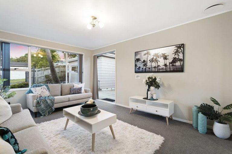 Photo of property in 12 Malmo Place, Massey, Auckland, 0614