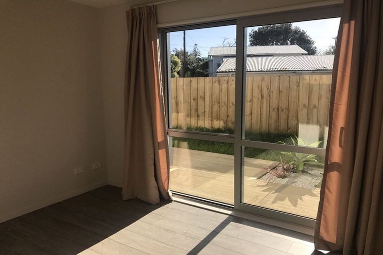 Photo of property in 43 Nikau Street, New Lynn, Auckland, 0600