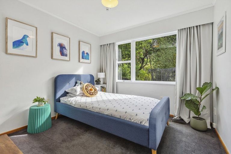 Photo of property in 21 Waikare Street, Karori, Wellington, 6012