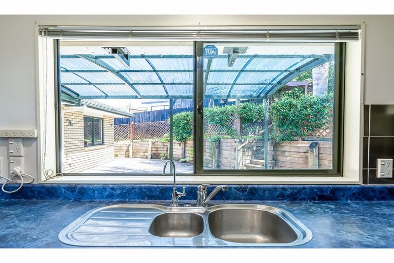 Photo of property in 4 Cloghan Close, Massey, Auckland, 0614