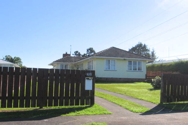 Photo of property in 70 Roberts Road, Te Atatu South, Auckland, 0610