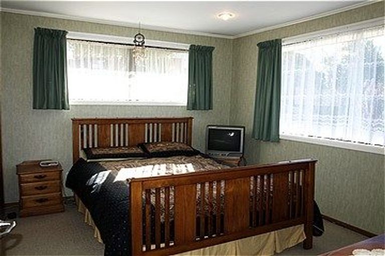 Photo of property in 33 Juniper Road, Sunnynook, Auckland, 0620