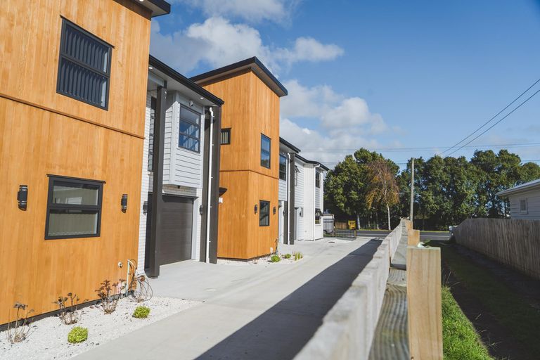 Photo of property in 79a Russell Road, Manurewa, Auckland, 2102