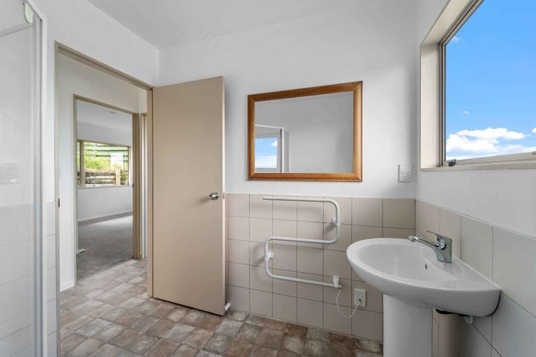 Photo of property in 38 Donovan Avenue, Massey, Auckland, 0614