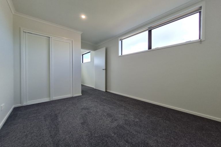 Photo of property in 8/5 Peachgrove Road, Te Atatu Peninsula, Auckland, 0610