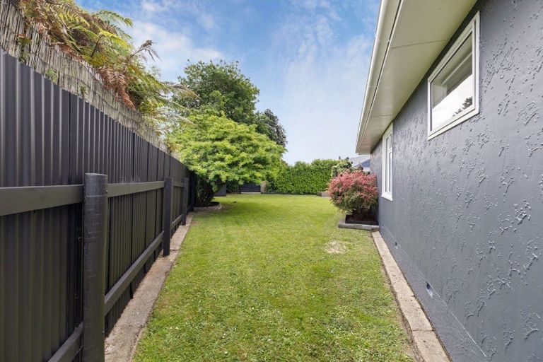 Photo of property in 19 Battersea Place, Roslyn, Palmerston North, 4414