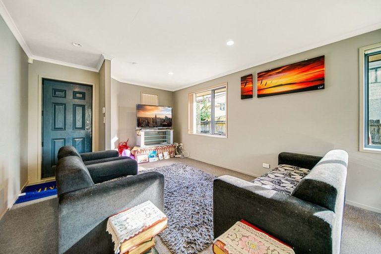 Photo of property in 35 Plumley Crescent, Mangere, Auckland, 2022