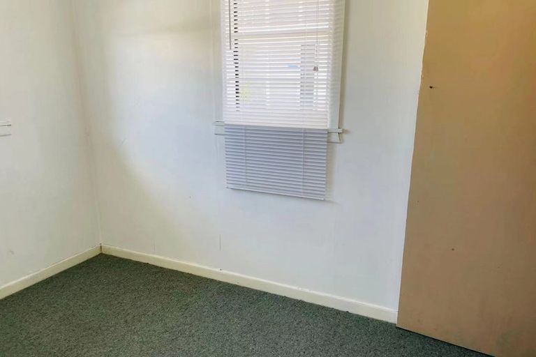 Photo of property in 1/22 Holland Road, Hillcrest, Auckland, 0627