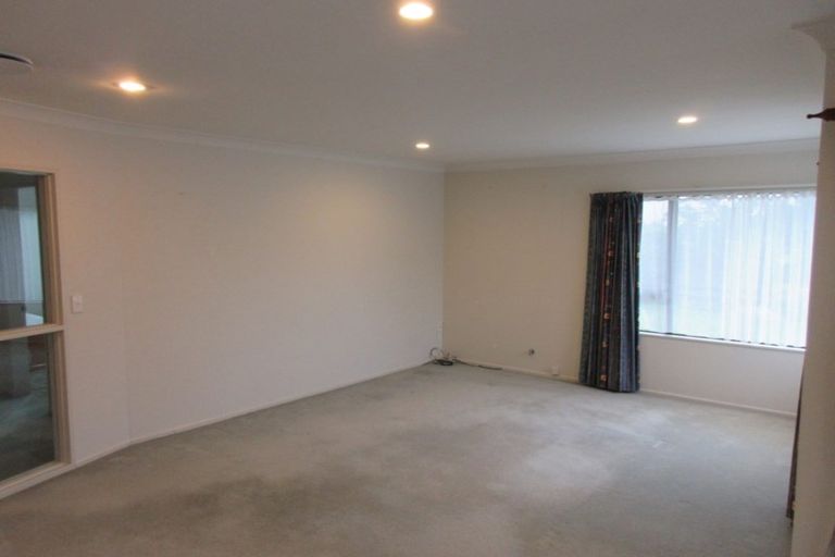 Photo of property in 15u6 Glanmire Road, Newlands, Wellington, 6037