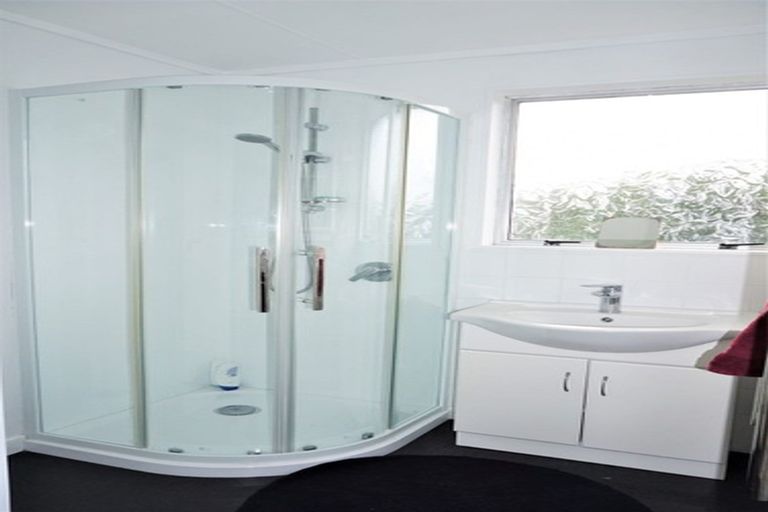 Photo of property in 6 Ryder Crescent, Levin, 5510
