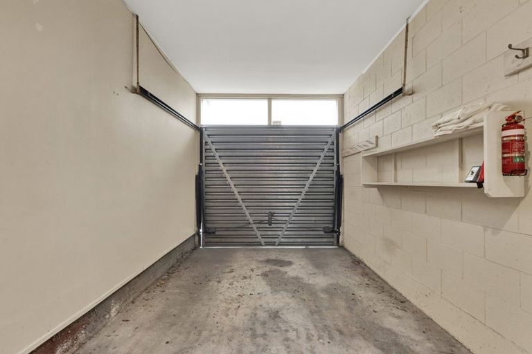 Photo of property in 2/42 North Avon Road, Richmond, Christchurch, 8013