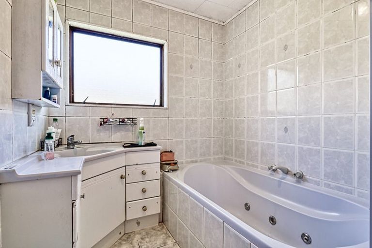 Photo of property in 25 Dewhurst Place, Favona, Auckland, 2024