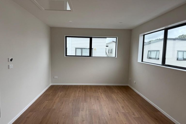 Photo of property in 105 Grove Road, Papakura, 2110