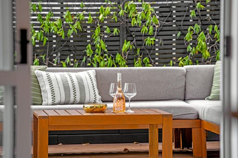 Photo of property in 3/16 Gatman Street, Birkdale, Auckland, 0626