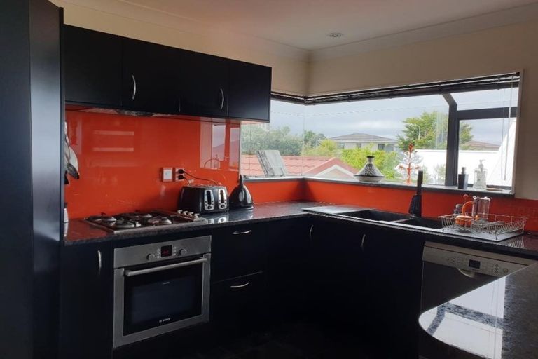 Photo of property in 8 Bury Grove, Strathmore Park, Wellington, 6022