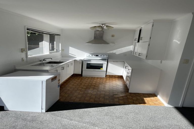 Photo of property in 6 Churton Drive, Churton Park, Wellington, 6037