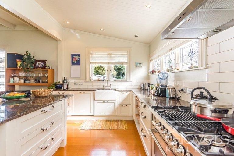 Photo of property in 11 Huia Road, Titirangi, Auckland, 0604