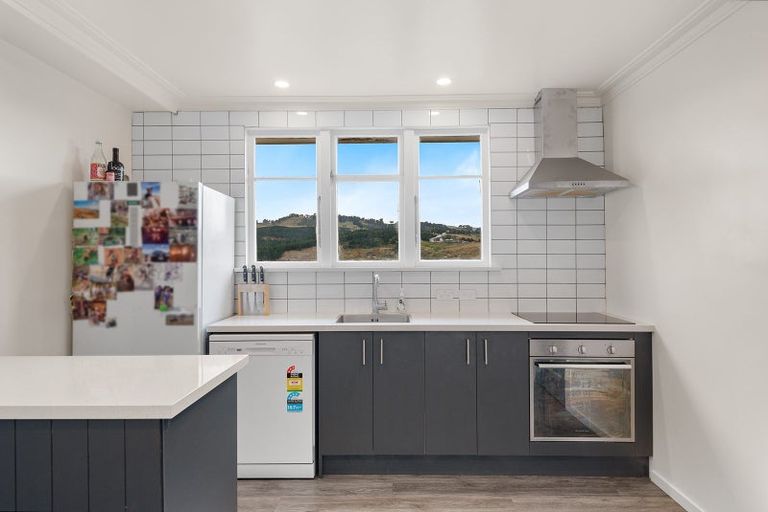 Photo of property in 30 Scotland Terrace, Green Island, Dunedin, 9018