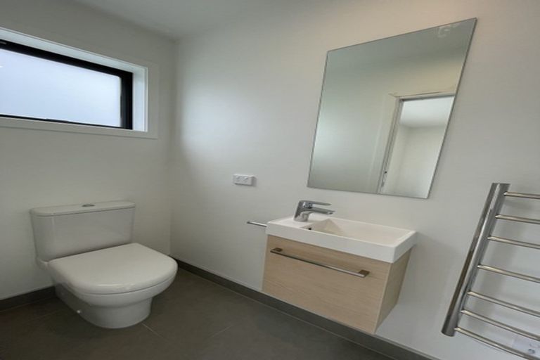 Photo of property in 2/12 Enderby Drive, Te Atatu Peninsula, Auckland, 0610