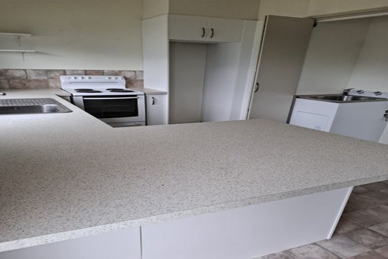 Photo of property in 7a Abel Tasman Avenue, Henderson, Auckland, 0610