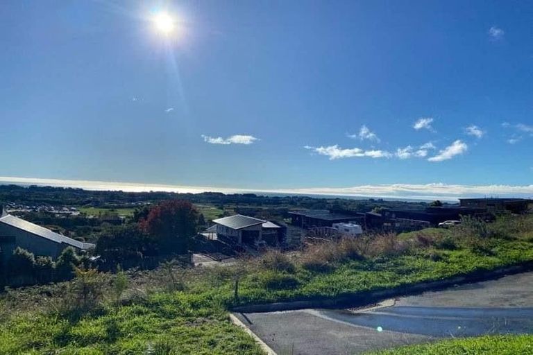 Photo of property in 73 Kotare Street, Waikanae, 5036