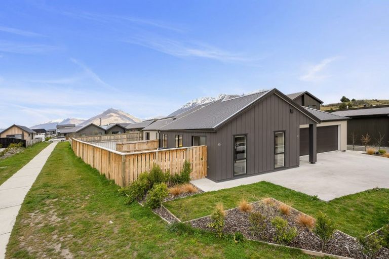 Photo of property in 45 Cheviot Street, Jacks Point, 9371