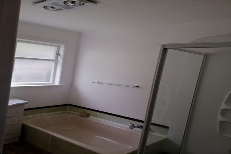 Photo of property in 32 Arapiko Street, Johnsonville, Wellington, 6037