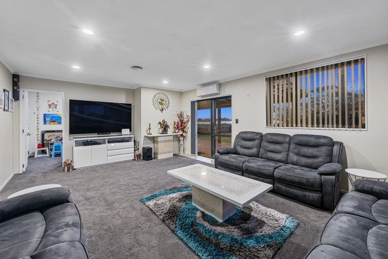 Photo of property in 41 Morewa Place, Takanini, 2112