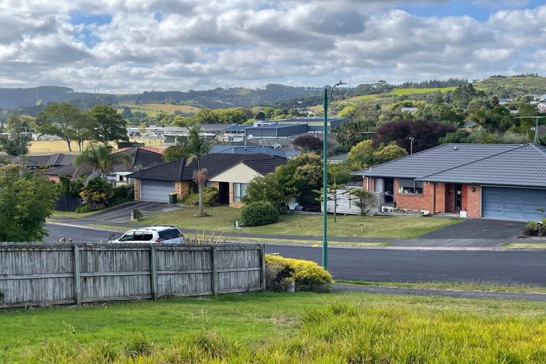 Photo of property in 12 Te Kauri Place, Helensville, 0800