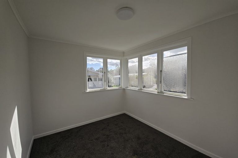 Photo of property in 4 Peachgrove Road, Te Atatu Peninsula, Auckland, 0610