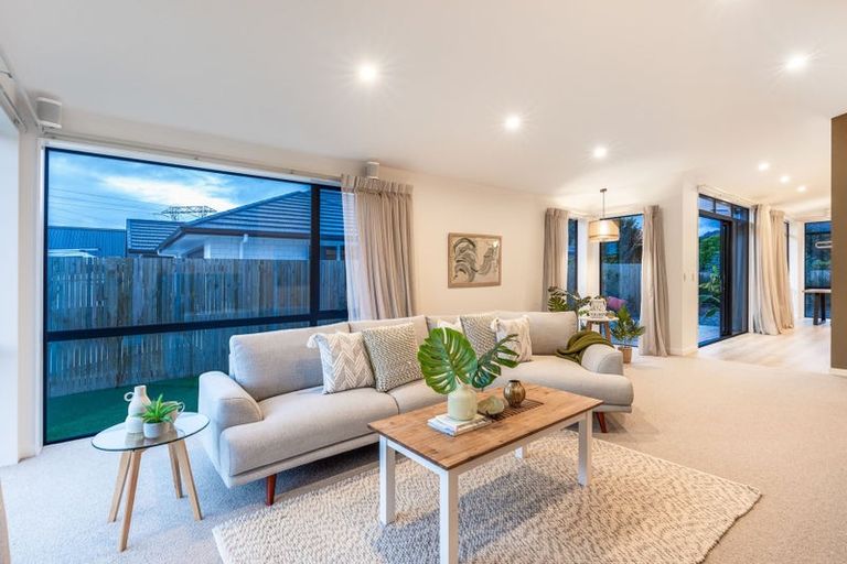 Photo of property in 15 Kaiwaru Place, Waikanae, 5036